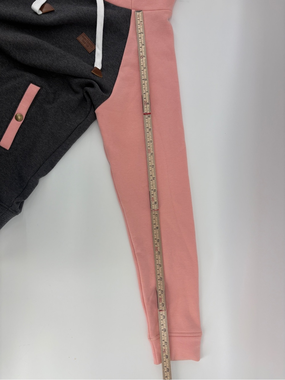 Alaska Chicks Co. Women’s M Pink Gray Colorblock Hoodie Raglan Logo Pockets - Picture 5 of 7
